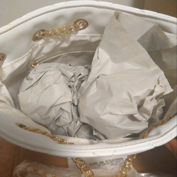 Quilted Gold Chain Accented Designer Fashion Bucket Bag - Picture 5 of 5